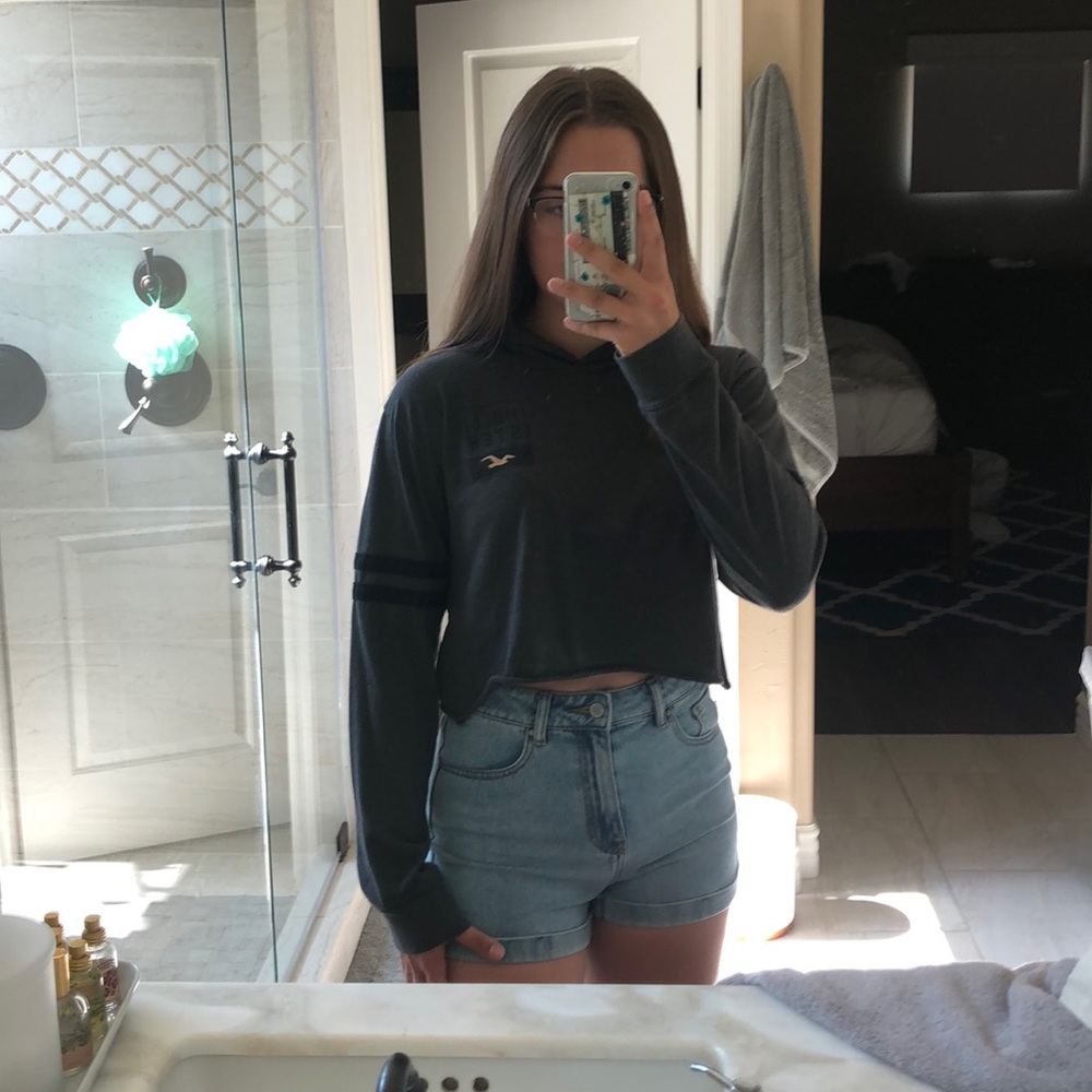 HOLLISTER Long Sleeved Crop Top with Hood